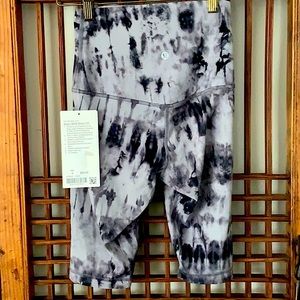 Lululemon Align SHR Short 10”. Gray and Black